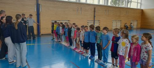 2026-Prvňáci cvičí s deváťáky